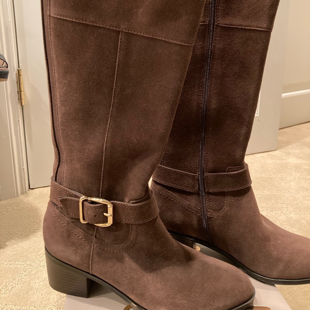 Bandolino brown suede boots.